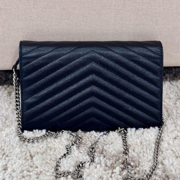 *sold* Saint Laurent Monogram Quilted Leather Chain Wallet- Excellent Condition - Picture 4 of 7